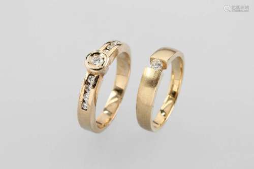 14 kt gold lot 2 rings with brilliants