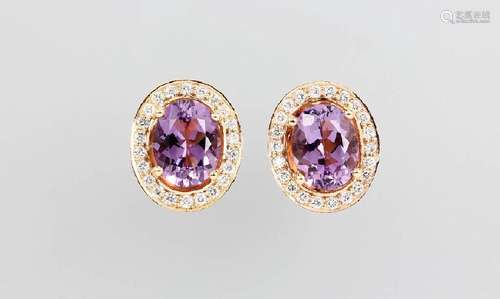 Pair of 18 kt gold earrings with amethysts