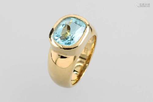 8 kt gold ring with blue topaz