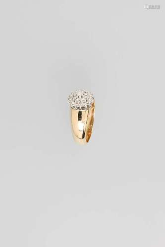 14 kt gold blossom ring with brilliants