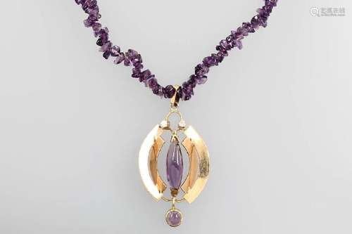 14 kt gold pendant with amethyst and brilliants