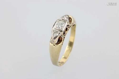 Ring with diamonds, YG 585/000 and platinum