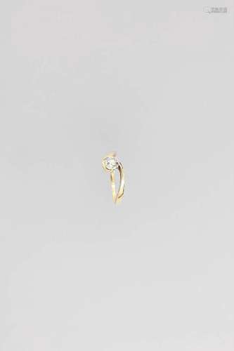 14 kt gold ring with brilliant