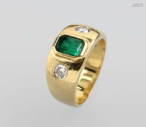 18 kt Gold Ring with emerald and brilliants