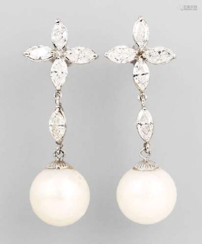 Pair of 14 kt gold earrings with south seas pearls and