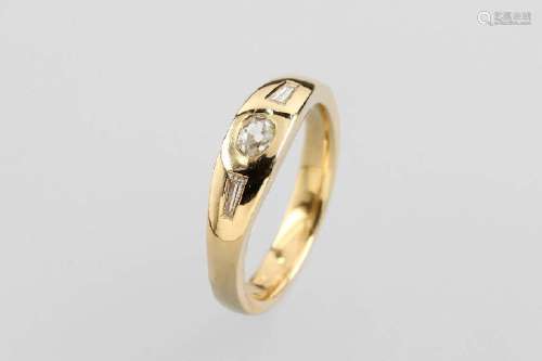 18 kt gold ring with diamonds