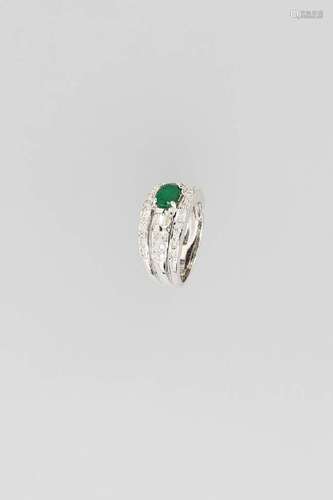 18 kt gold ring with emerald and diamonds