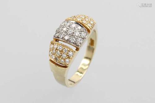 14 kt gold ring with brilliants