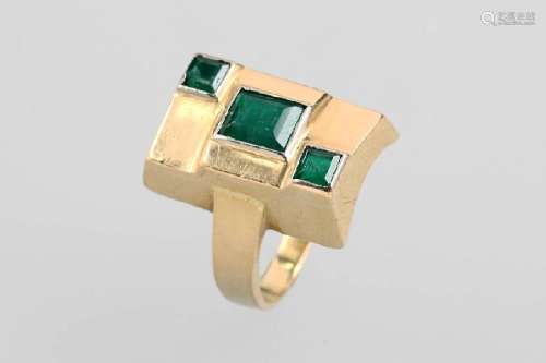 18 kt gold ring with emeralds