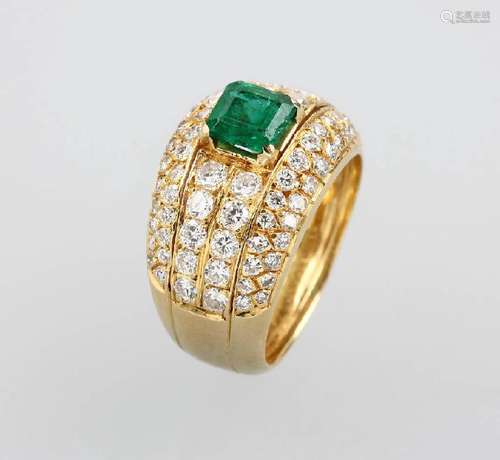 18 kt Gold Ring with emerald and brilliants