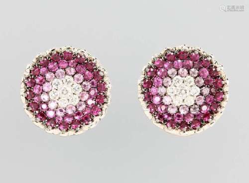 Pair of 18 kt gold earrings with brilliants, rubies and