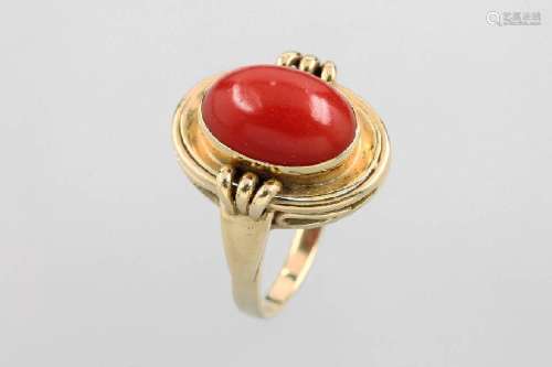 14 kt gold ring with coral
