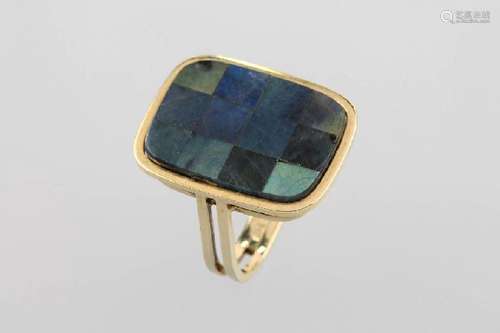 14 kt gold ring with labradorite