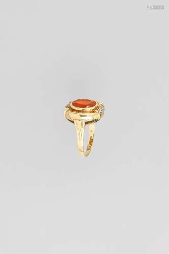 14 kt gold ring with fire opal and brilliants