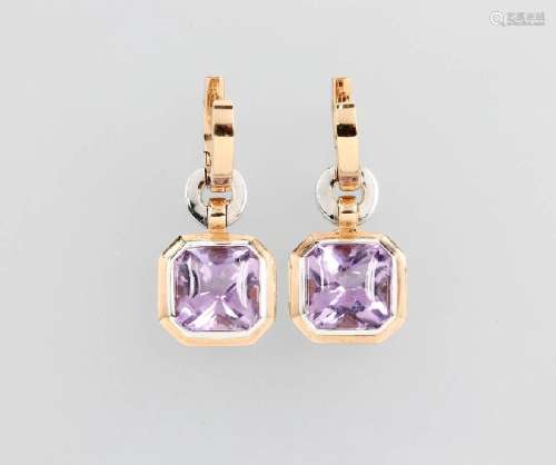 Pair of 18 kt gold earrings with amethysts