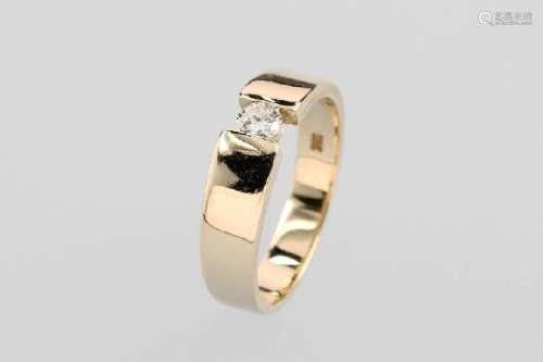 14 kt gold ring with brilliant