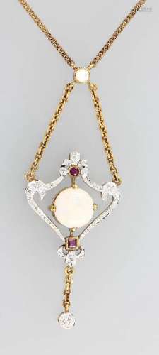 14 kt gold necklace with opal and brilliants