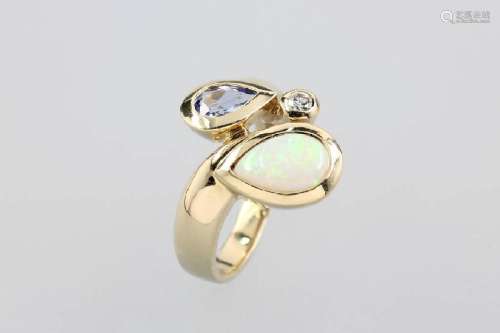 14 kt gold ring with coloured stones and brilliant
