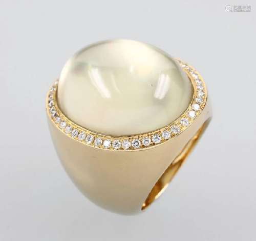 Solid 18 kt Gold Ring with Lemonquartz and brilliants