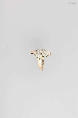 14 kt gold ring with diamonds