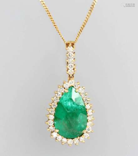 18 kt gold pendant with emerald and brilliants