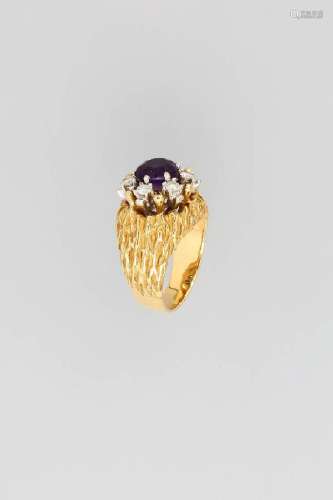 18 kt gold ring with amethyst and diamonds