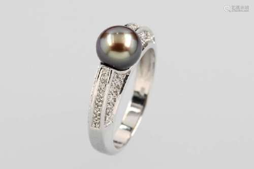 14 kt gold ring with cultured pearl and diamonds