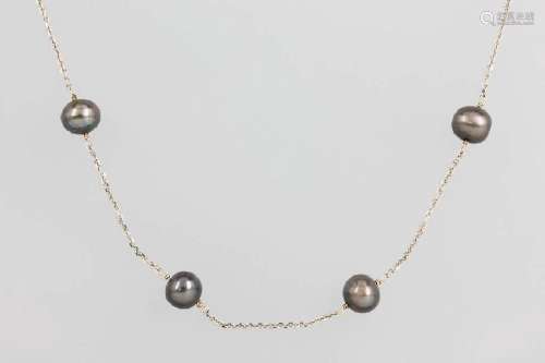 Necklace with cultured pearls