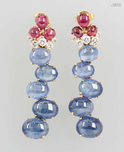 Pair of 18 kt gold earrings with sapphires, rubies and