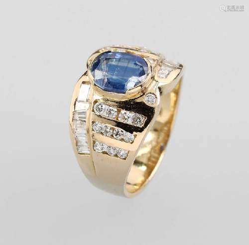 18 kt gold ring with sapphire and diamonds