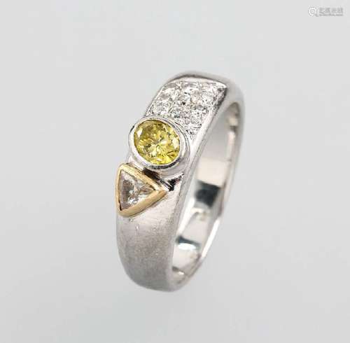 18 kt gold ring with diamonds