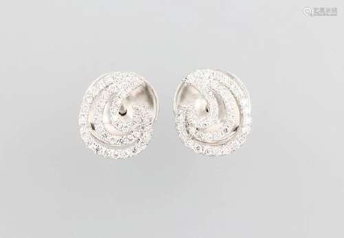 Pair of 18 kt gold earrings with brilliants