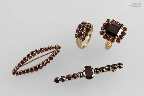 Lot 8 kt gold jewellery with garnets