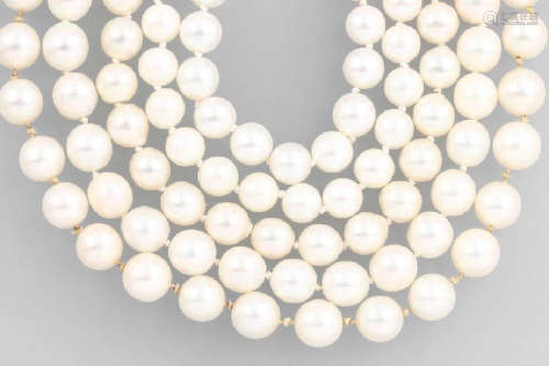 Lot cultured akoya pearls, comprised of: 6 x strand