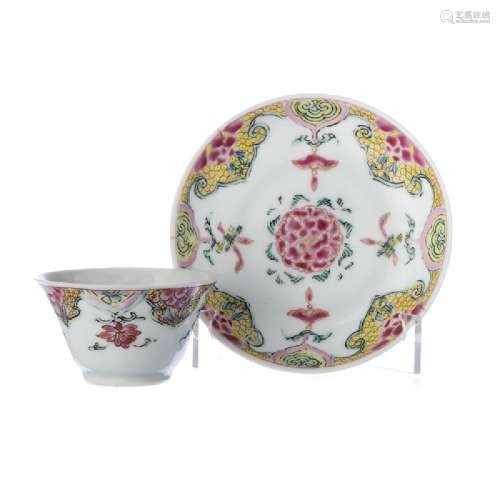Chinese porcelain lotus Teacup and saucer, Yongzheng