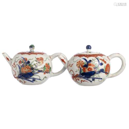 Chinese Porcelain flowers pair of Teapot, Kangxi