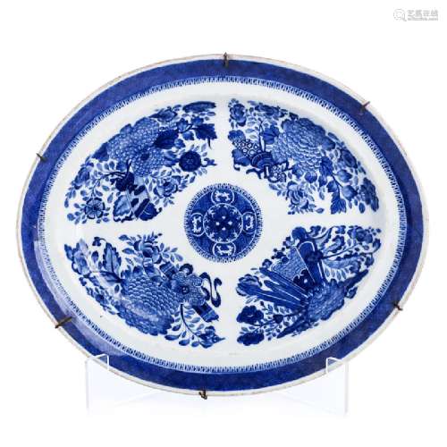 Long oval plate in Chinese porcelain, Fitzhugh patrern