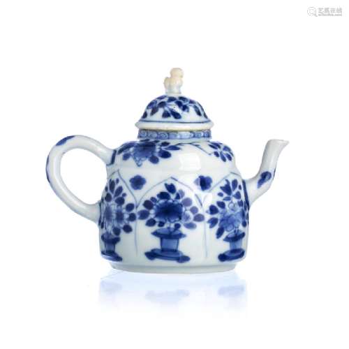 Chinese Porcelain Miniature teapot, Kangxi