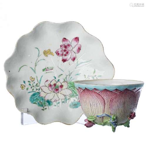 Chinese Porcelain 'Lotus flower' Teacup em Saucer,