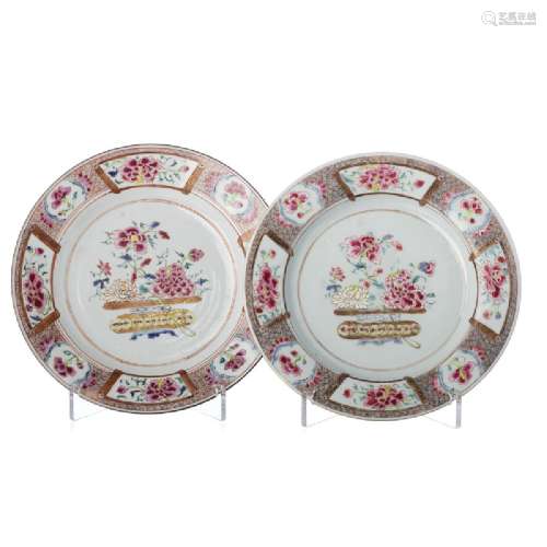Pair of 'flowered vases' plates in Chinese Porcelain,
