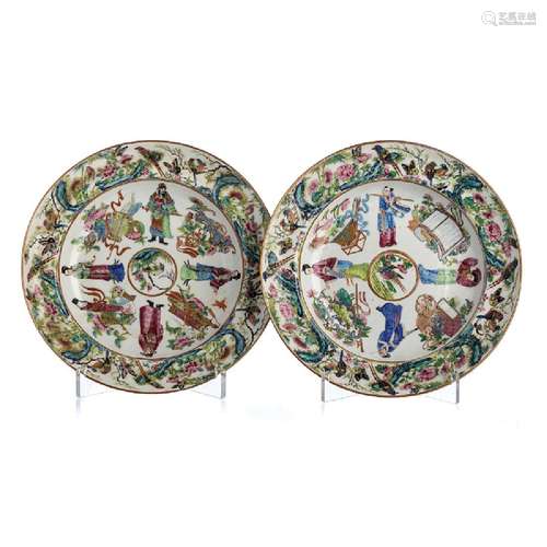 Pair of figural plates in Chinese porcelain, Daoguang