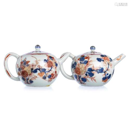 Chinese Porcelain Imari pair of Teapots, Kangxi