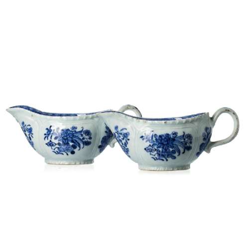 Pair of sauce boats in Chinese porcelain, Qianlong