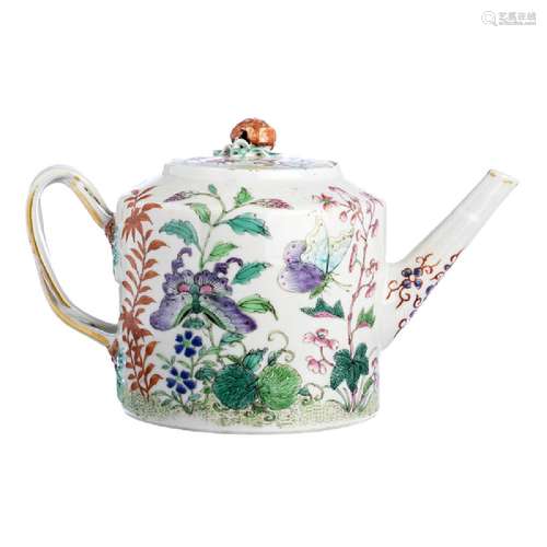 Teapot with 'butterflies and flowers' in Chinese