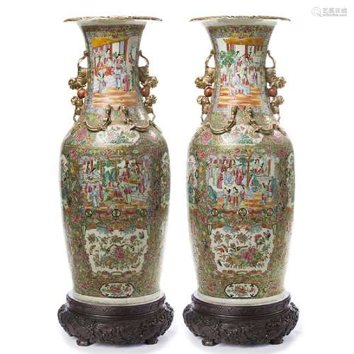 Pair of Large 'Mandarin' Chinse porcelain vases and