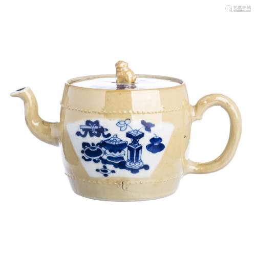 Chinese Porcelain 'cafÃ© au lait' Teapot, Kangxi