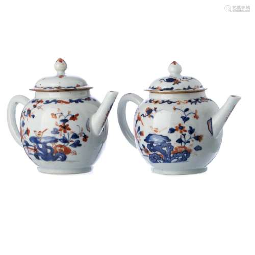 Chinese Porcelain Pair of Imari Teapots, Qianlong