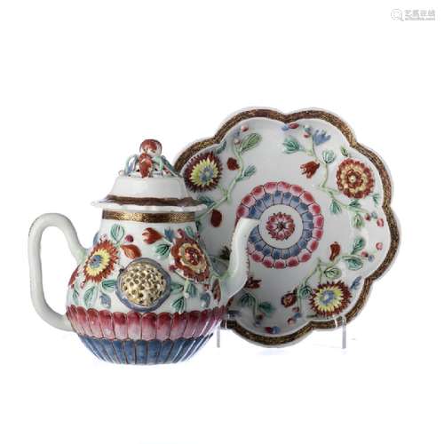 Chinese porcelain lotus Teapot on Presentoir, Yongzheng