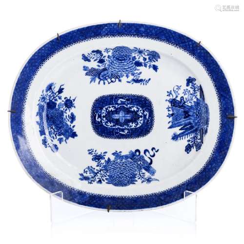 Long plate in Chinese porcelain, Fitzhugh pattern