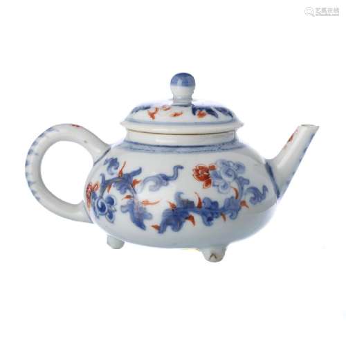 Chinese porcelain tripod Teapot, Kangxi